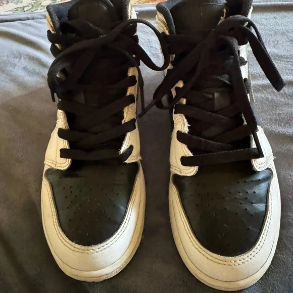 Nike Air Jordan 1 Black Gold White Mid Sneaker Sz 5 - Picture 4 of 11